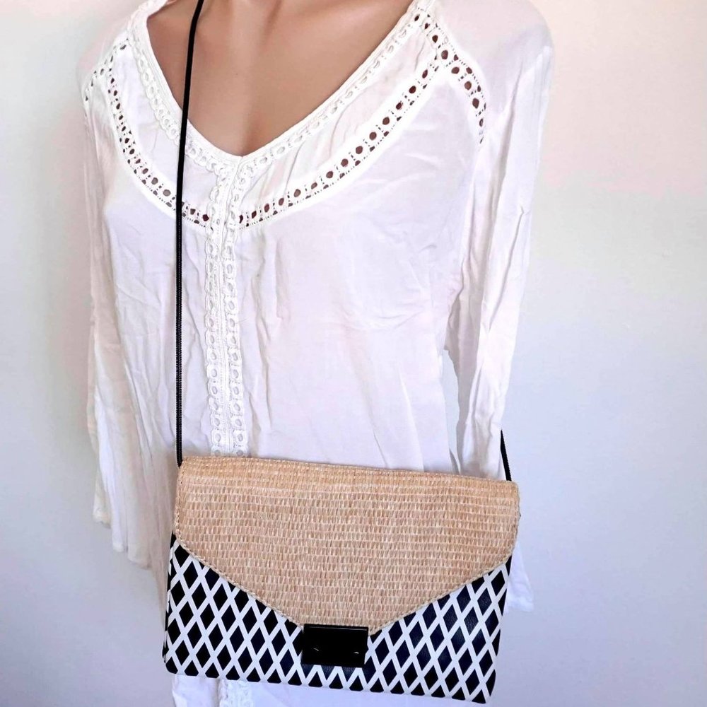 $90 WITCHERY black/white RATTAN CLUTCH snake chain shoulder CROSS-BODY handbag ♡ - Picture 8 of 10